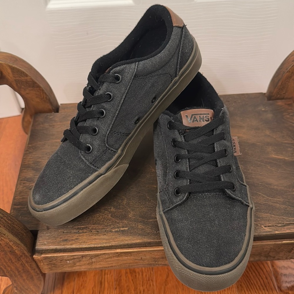 Vans Bishop in Waxed Denim - Black Gum, size 8.